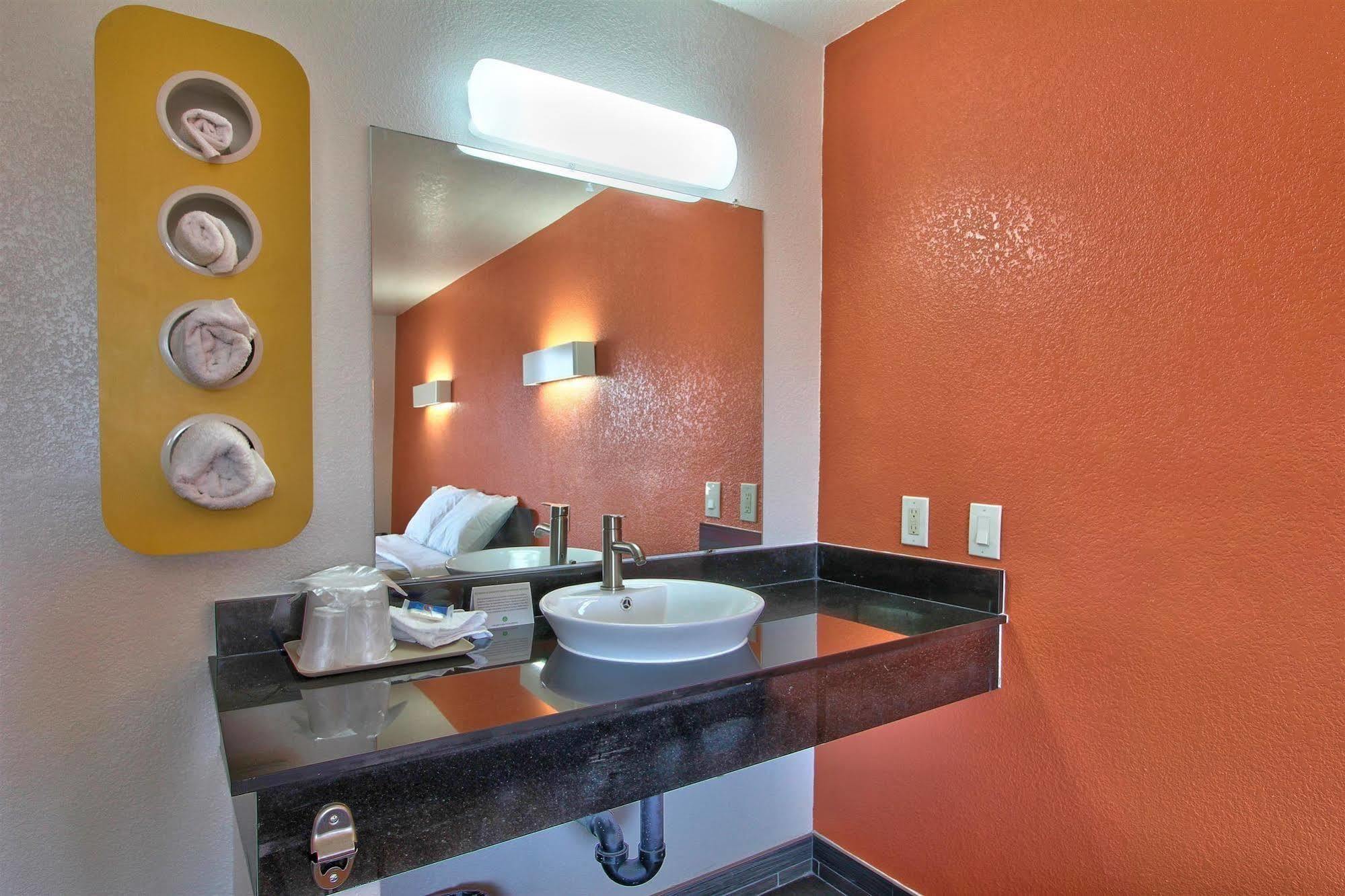 Coastal Valley Inn - Monterey Castroville Dış mekan fotoğraf
