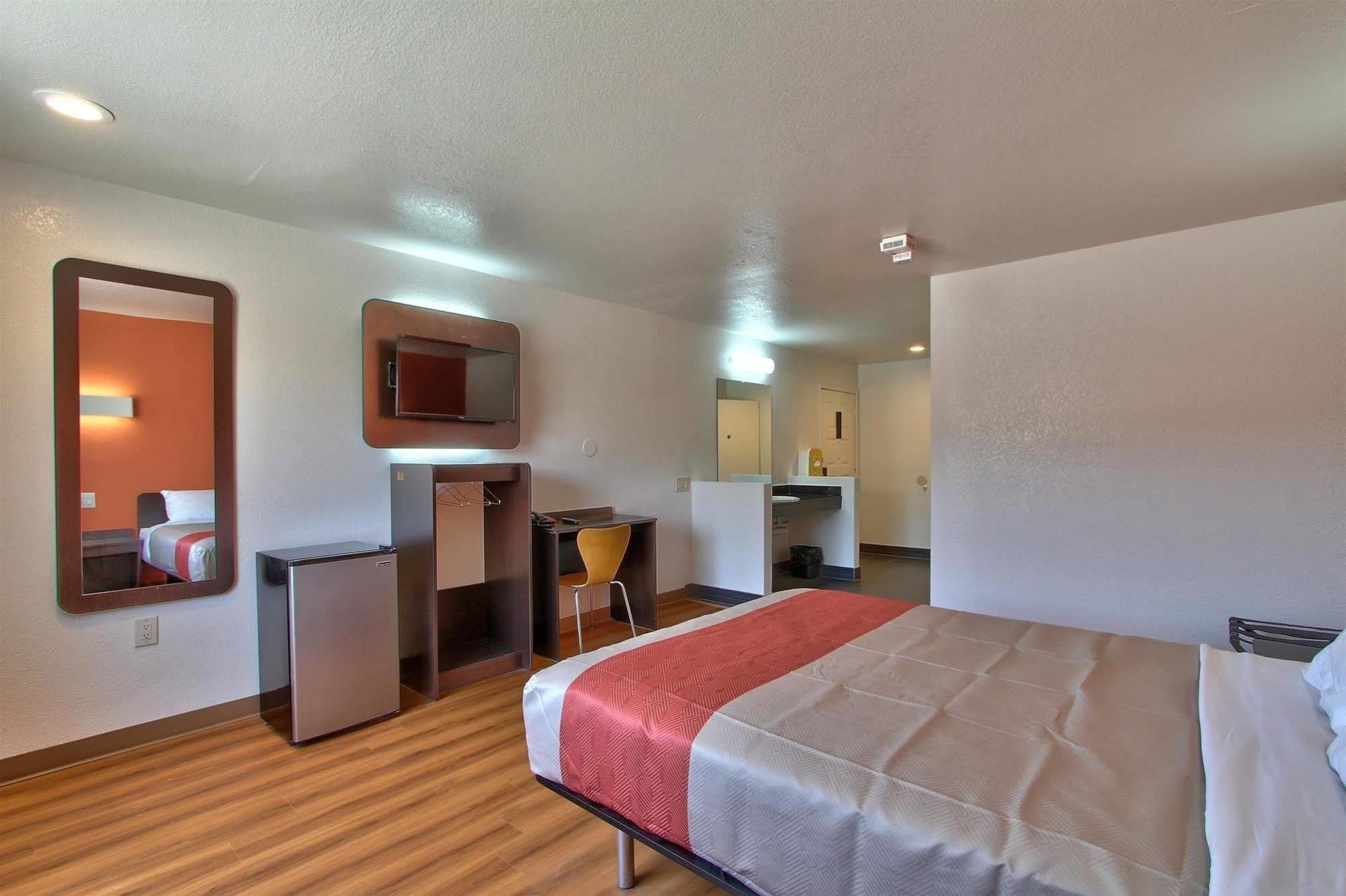 Coastal Valley Inn - Monterey Castroville Dış mekan fotoğraf
