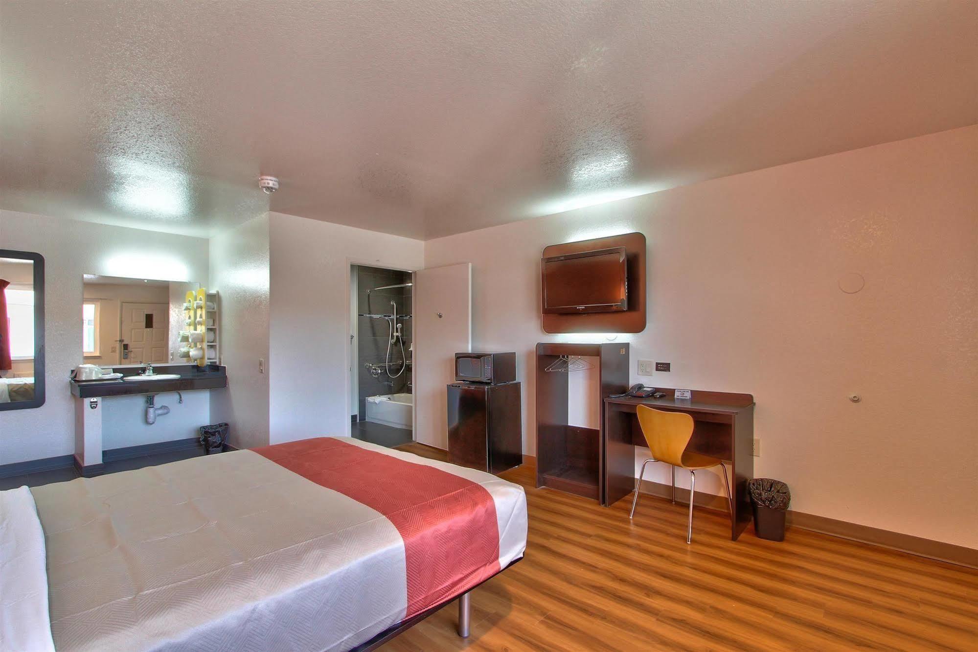 Coastal Valley Inn - Monterey Castroville Dış mekan fotoğraf