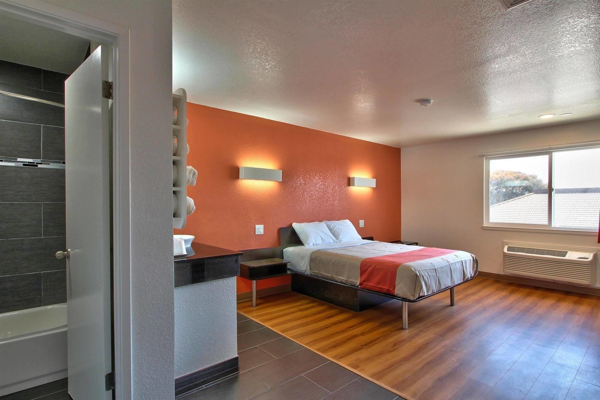 Coastal Valley Inn - Monterey Castroville Dış mekan fotoğraf