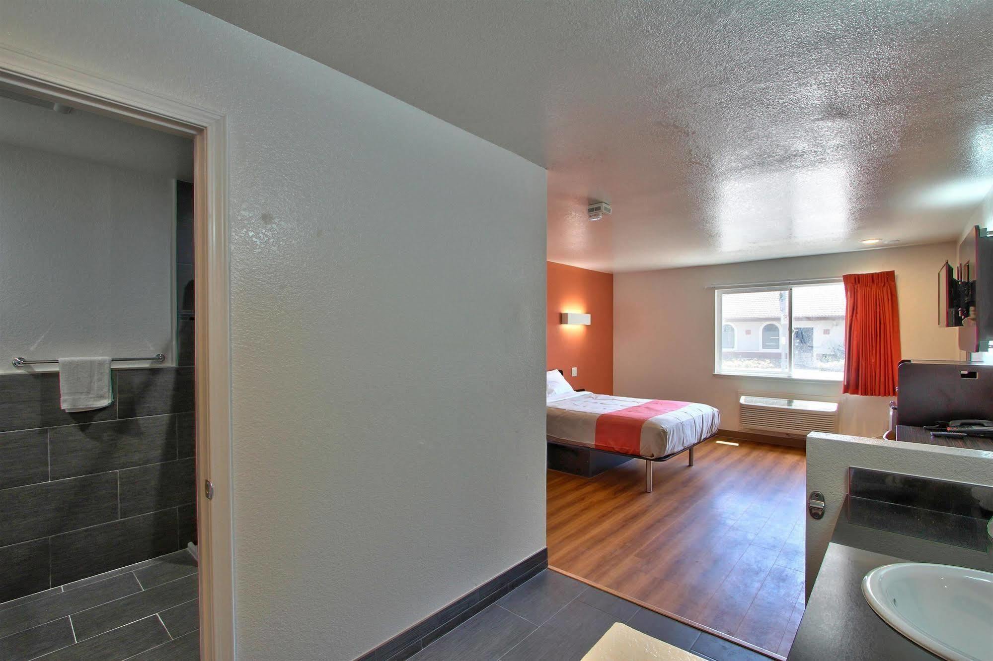 Coastal Valley Inn - Monterey Castroville Dış mekan fotoğraf